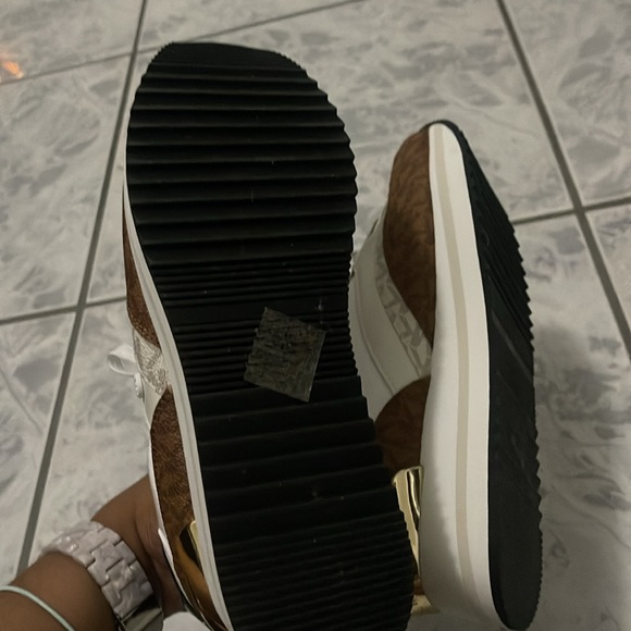 MK Monique Mixed-Media Trainer - Picture 10 of 10